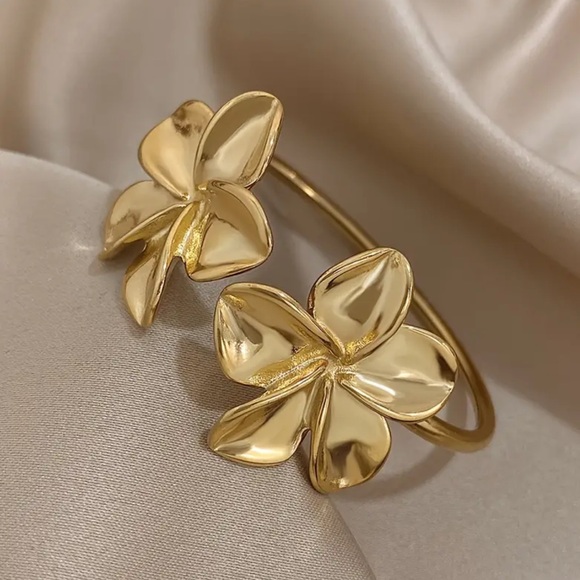 Stainless Steel Double Flower Cuff Bracelet - Picture 1 of 2